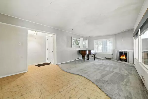 Sacramento, CA 95822,1422 Potrero WAY