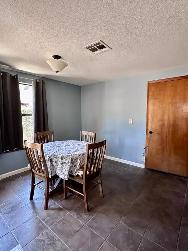 Turlock, CA 95380,1041 English AVE