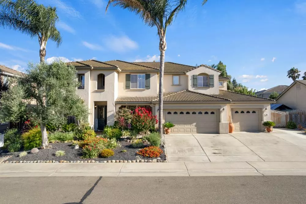 Galt, CA 95632,968 Roundstone