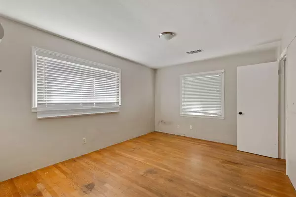 Sacramento, CA 95822,967 Piedmont DR