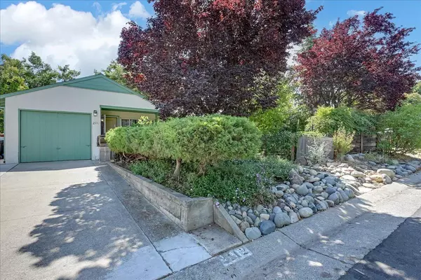 2112 Ethan WAY, Sacramento, CA 95825