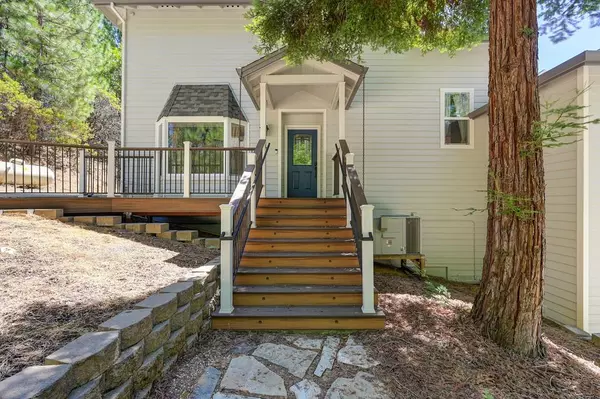 Colfax, CA 95713,960 Cedar Pines LN