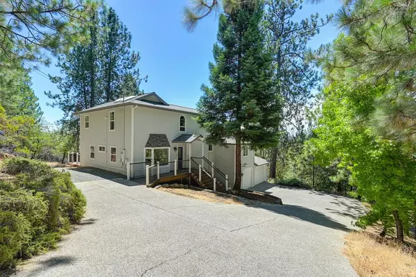 Colfax, CA 95713,960 Cedar Pines LN
