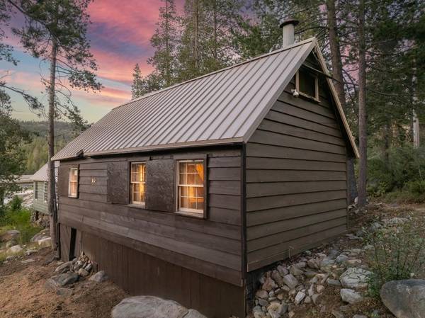 35 S Yuba, Soda Springs, CA 95728