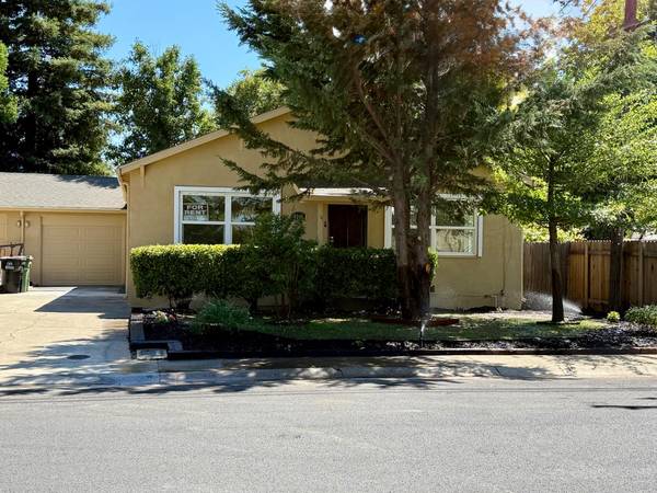 8940 Eva AVE, Elk Grove, CA 95624