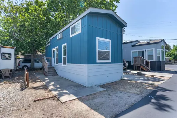 Oakdale, CA 95361,927 E F ST #5