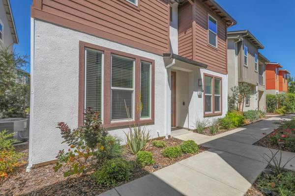 4233 Ocean LN, Elk Grove, CA 95757