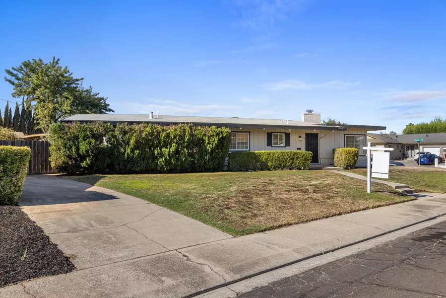1110 Aldwina LN, Manteca, CA 95336