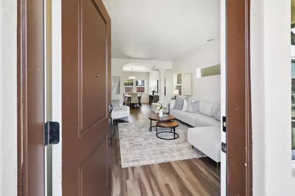 Sacramento, CA 95828,18 Lake House CT