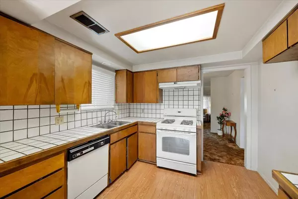 Lincoln, CA 95648,677 D ST