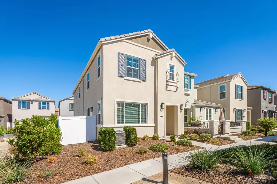 3168 Finch LN, West Sacramento, CA 95691