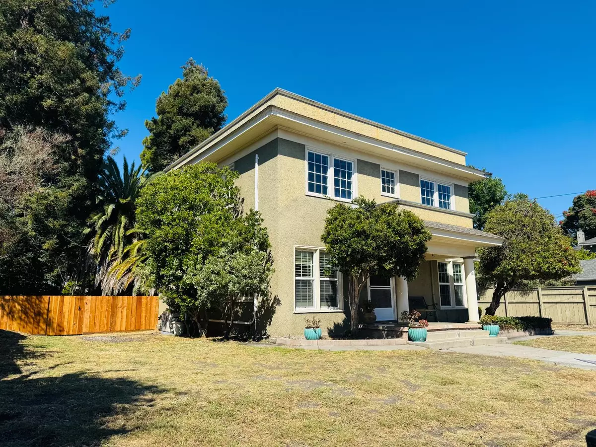 Santa Cruz, CA 95060,1114 Laurel ST