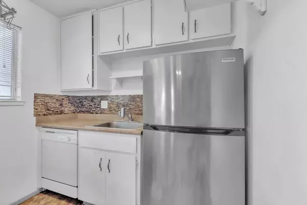 Sacramento, CA 95826,9101 Newhall DR #29