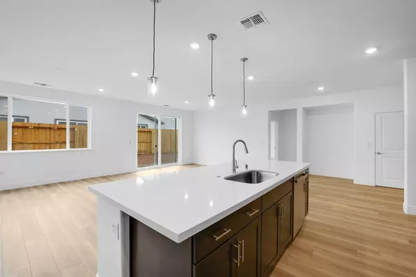 Sacramento, CA 95829,9832 Great Basin WAY