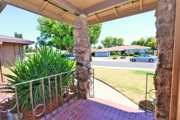 Sacramento, CA 95831,945 Trestle Glen WAY