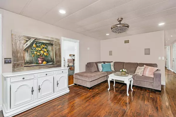 Los Banos, CA 93635,436 N Mercey Springs #16