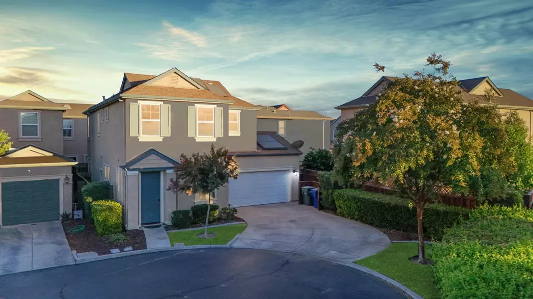 918 Castellona DR, Newman, CA 95360