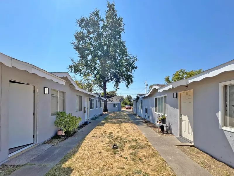 1705 Kenwood ST, Sacramento, CA 95815