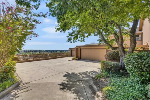 Fair Oaks, CA 95628,8888 Bluff LN