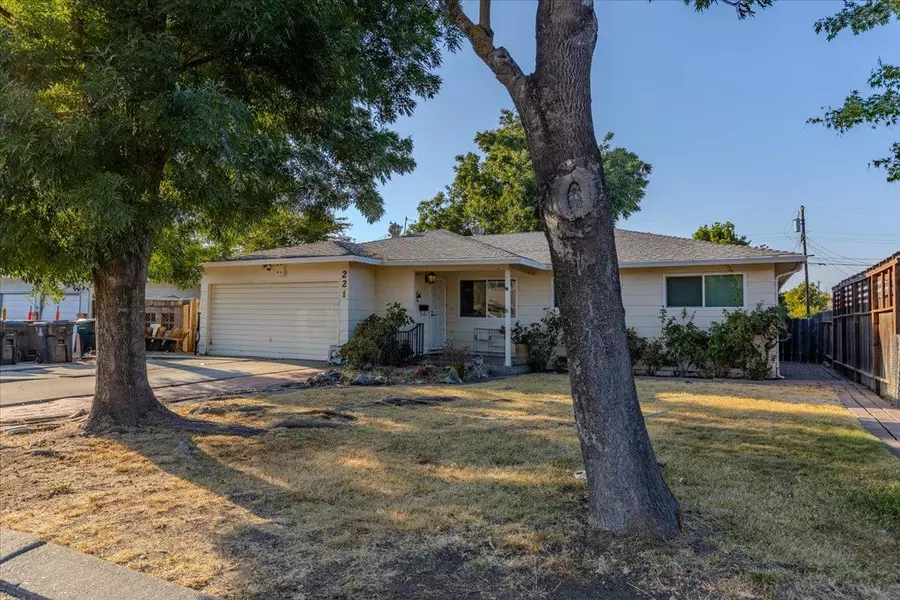 221 W Pearl AVE, Stockton, CA 95207