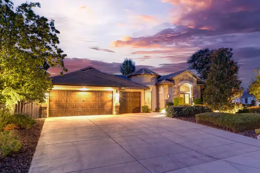 702 Rolling Green DR, West Sacramento, CA 95605