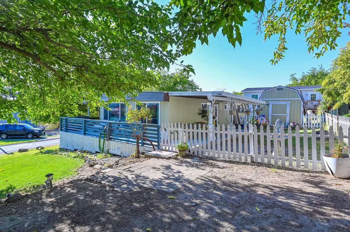 Ione, CA 95640,2000 Camanche #92