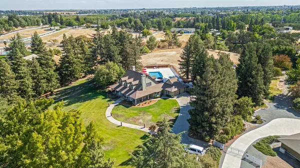 8724 N Oaks DR, Oakdale, CA 95361