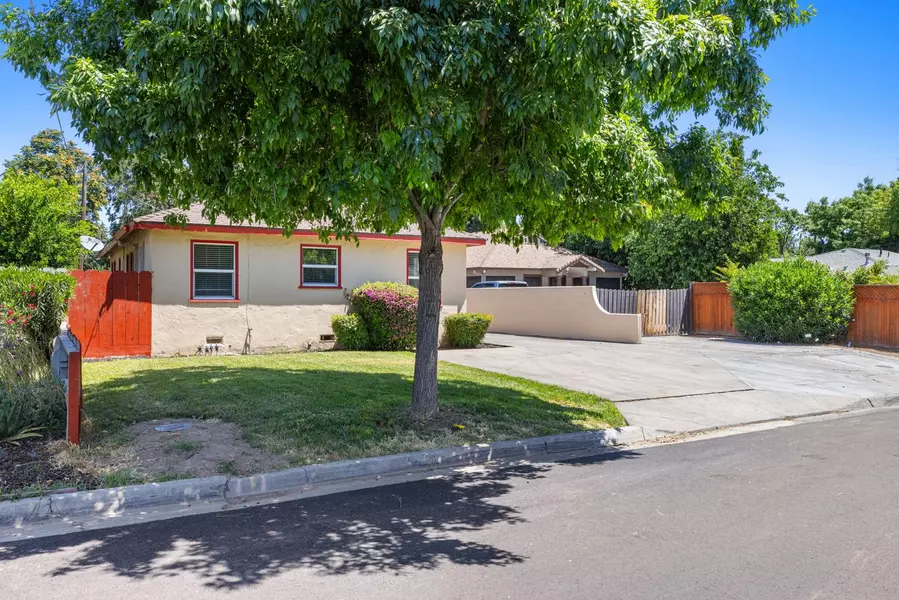 221 Walden ST, Modesto, CA 95354