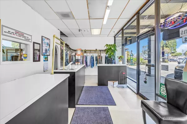 Salinas, CA 93906,122 E Laurel Dr