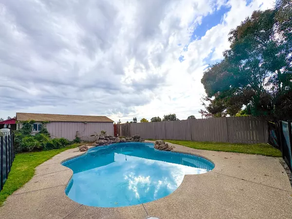 Sacramento, CA 95829,8950 Caselman RD