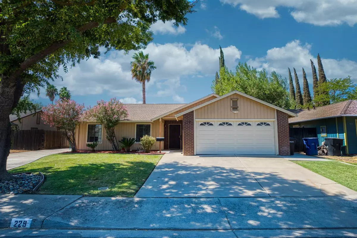 Patterson, CA 95363,229 Tyler ST