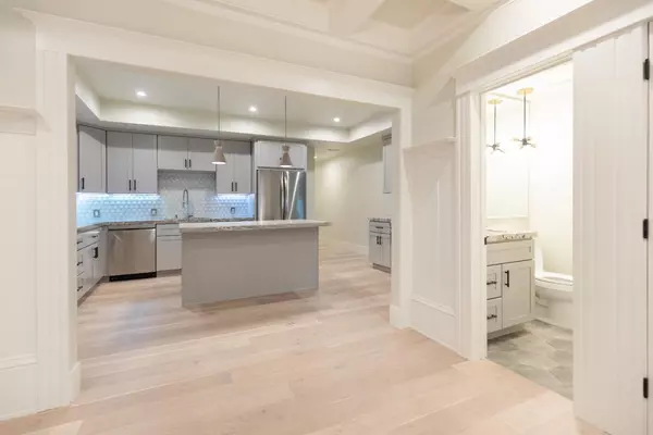 Sacramento, CA 95816,2111 J ST