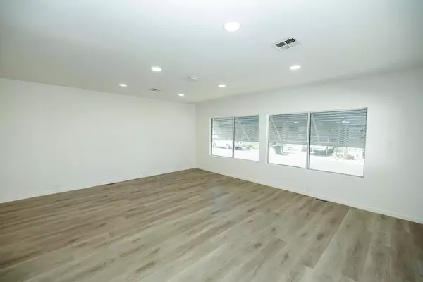 Escalon, CA 95320,2505 Jackson AVE #106