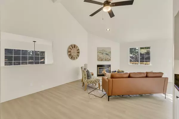 Roseville, CA 95678,213 Live Oak CIR