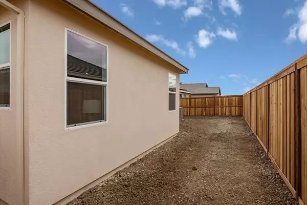 Patterson, CA 95363,913 Rushden LN