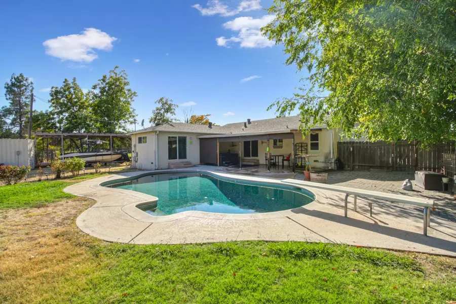 2824 Hilldale RD, Sacramento, CA 95864