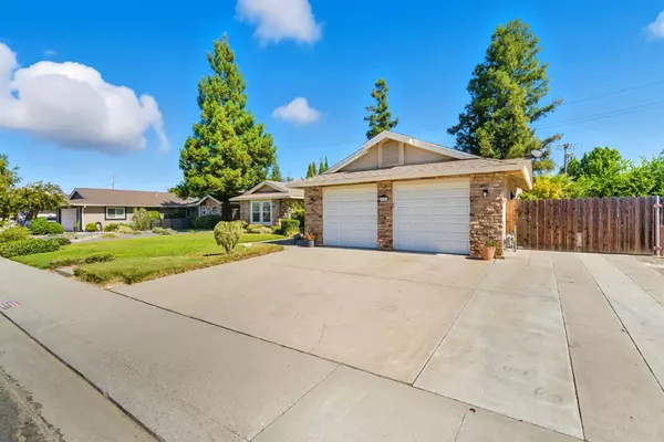 Manteca, CA 95337,836 Foxfire DR