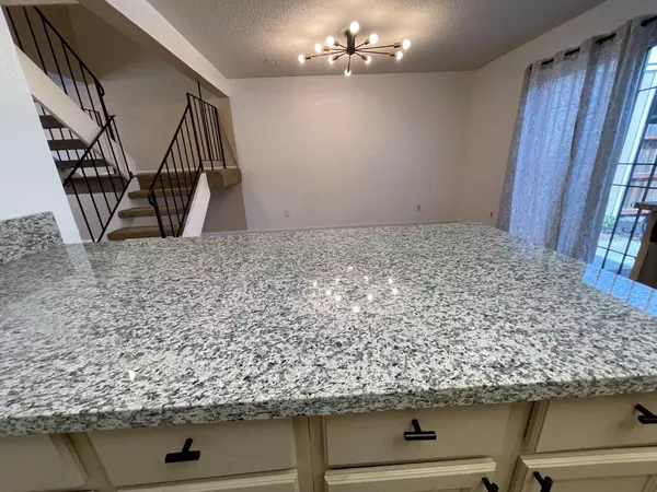 Sacramento, CA 95823,4095 Weymouth LN