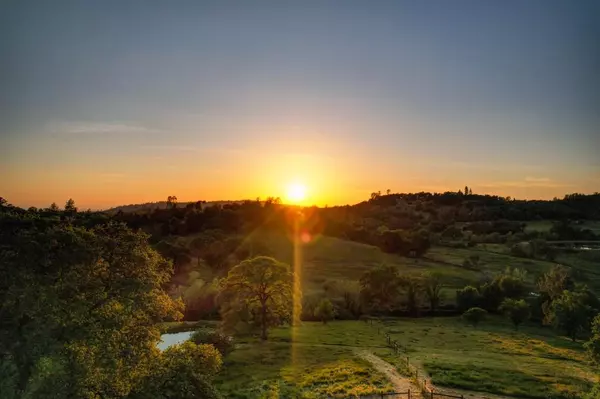 5215 Meadow View LN, Auburn, CA 95602