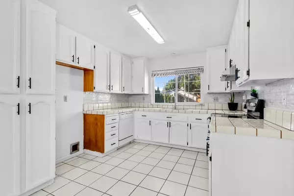 Sacramento, CA 95833,3127 Mill Oak WAY