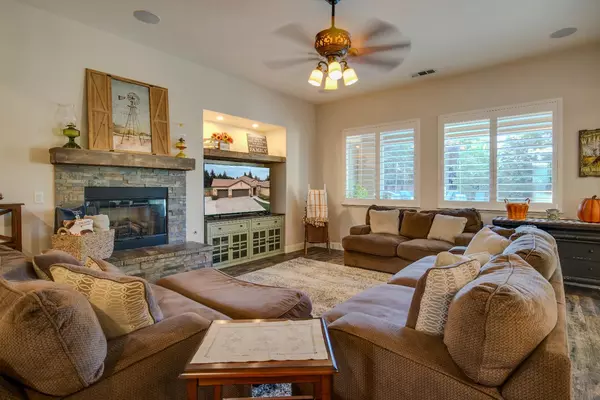 Manteca, CA 95337,1813 Santa Ana PL