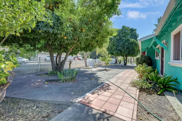Sacramento, CA 95833,2111 American AVE
