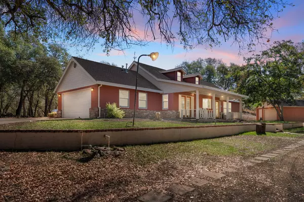 Browns Valley, CA 95918,7259 White Oak LN