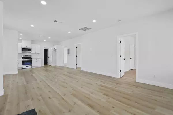 Stockton, CA 95205,644 N Airport WAY