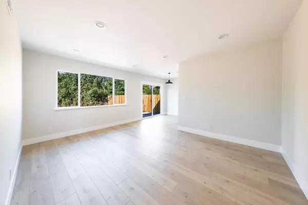 Sacramento, CA 95822,2121 Oneil WAY