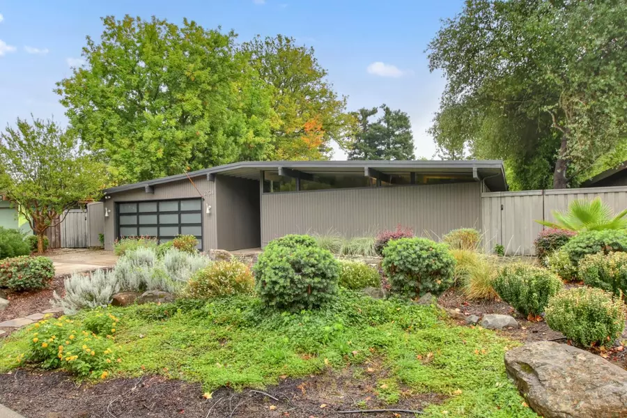 2104 Hamlet Place, Carmichael, CA 95608