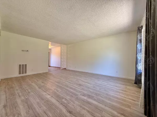 Stockton, CA 95204,2420 Oxford WAY #F17