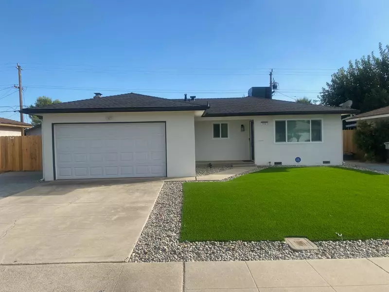 934 W Alamos AVE, Clovis, CA 93612