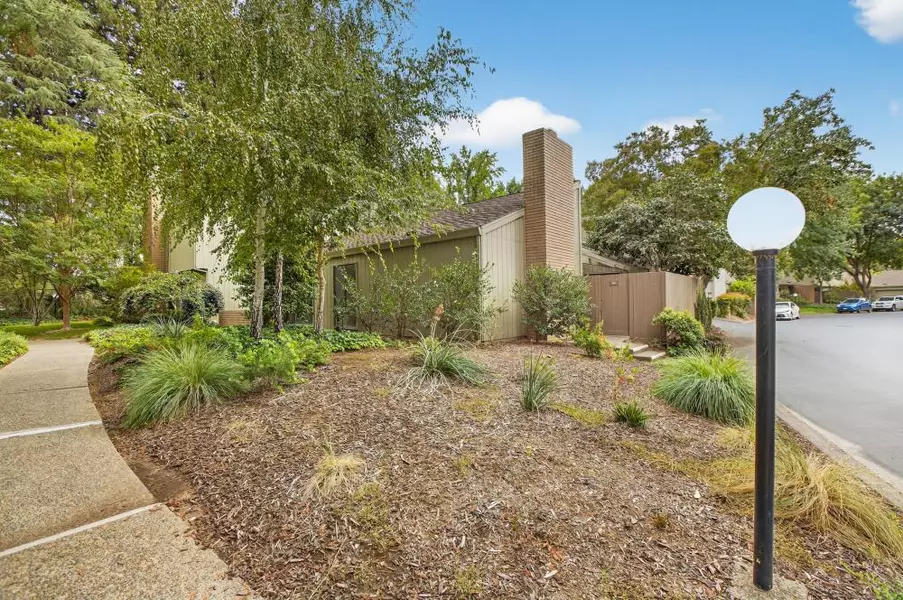 501 Dunbarton CIR, Sacramento, CA 95825