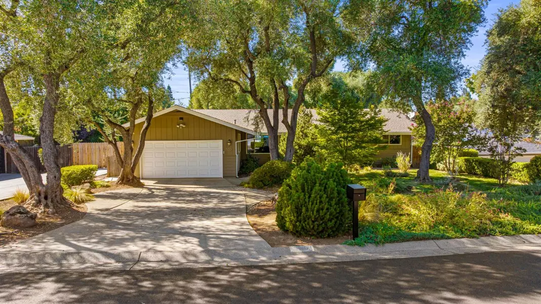 5001 Shamrock DR, Fair Oaks, CA 95628